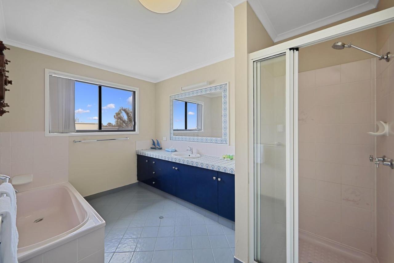 Breakaway At Bargara Apartment Exterior photo